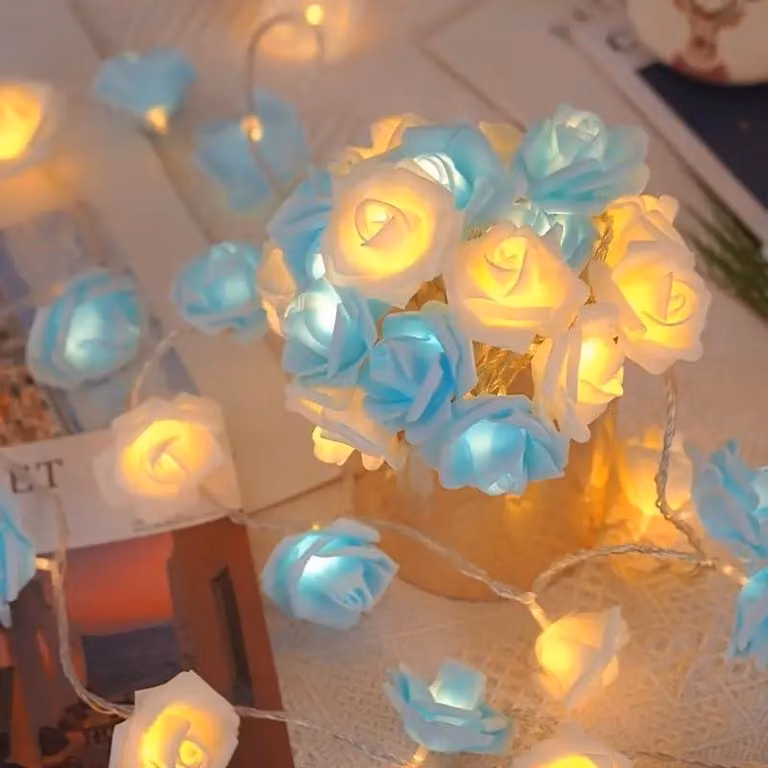 Catena luminosa a LED con 10 rose, lunghezza 2 metri, alimentata a batteria, colore rosa/blu/bianco