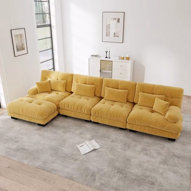 Divano angolare modulare OKWISH in ciniglia gialla con pouf coordinato e seduta cloud per il tuo soggiorno L/P/H: 406 x 145 x 81 cm
