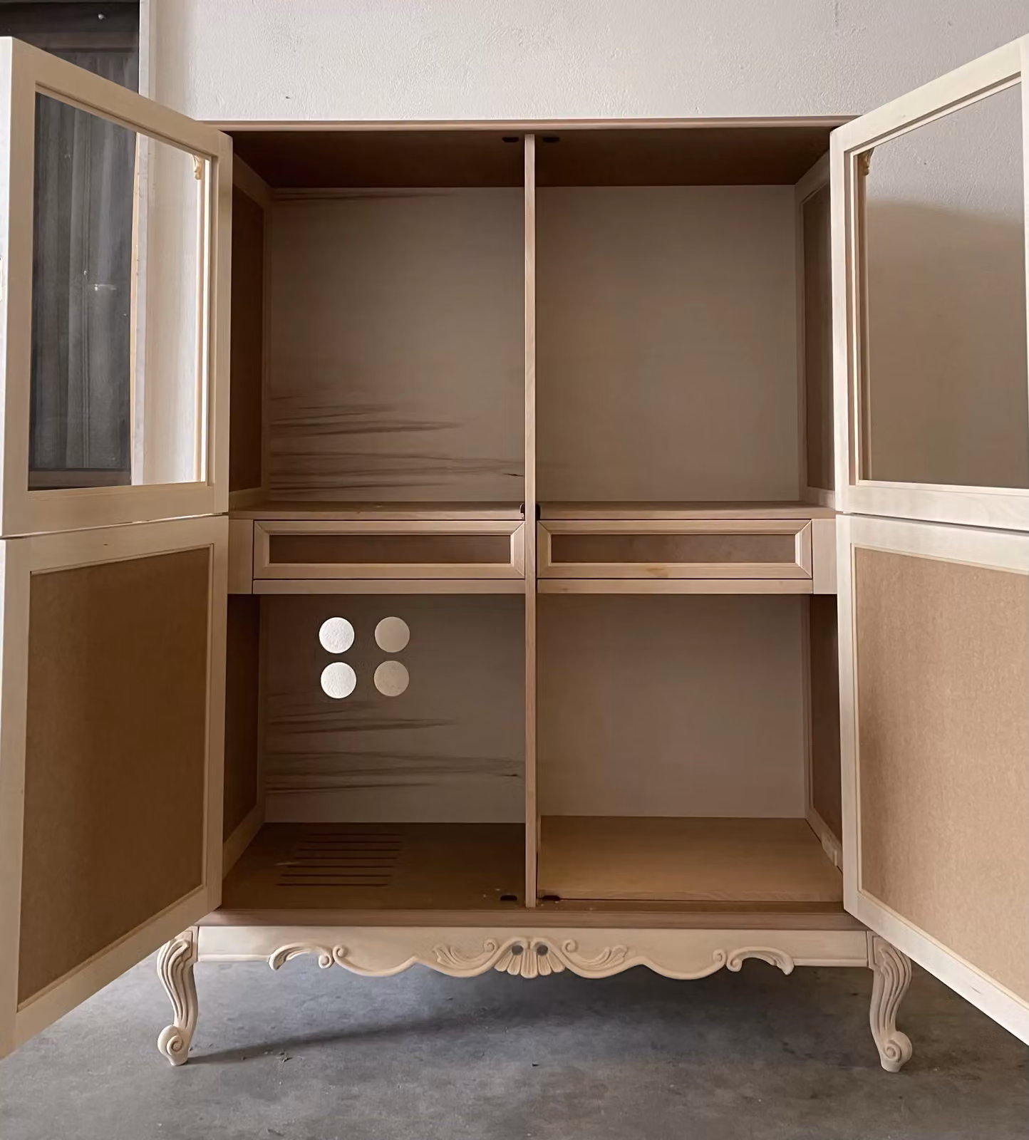 Credenza classica in legno di faggio Mobili 2G con 4 porte, 2 cassetti e serratura L/P/H: 142 x 55 x 180 cm – 2