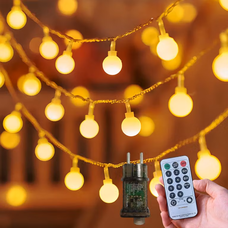 Catena luminosa da 15 metri, con 100 LED a luce calda, dotata di spina e grado di protezione IP44