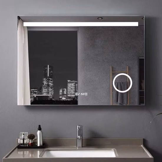 Specchio Bagno con Illuminazione LED 80 x 60 cm | Specchio da Parete Senza Fonte di Luce, con Funzione Anti-Condensazione, Orologio e Prese Elettriche