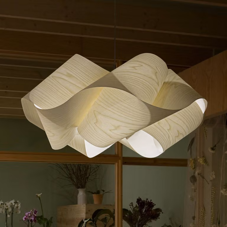 LZF LAMPS Lampada a sospensione Swirl, dimmerabile, Crema / Ambra, Soggiorno / Sala da pranzo, Legno, Design, Lampada a sospensione