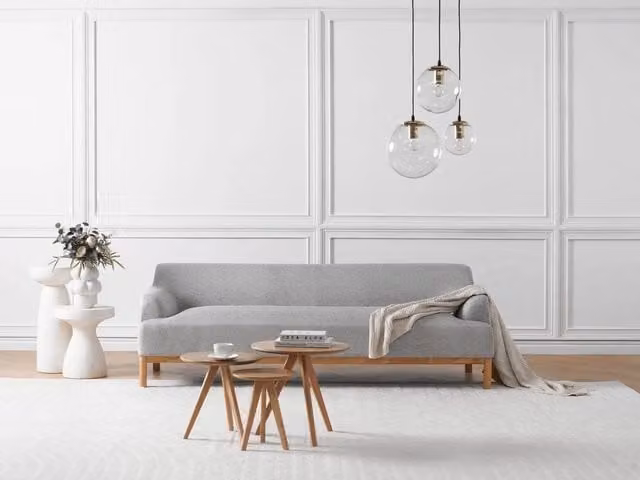 Divano a 3 posti BELIANI in tessuto grigio con struttura in legno e design moderno per il tuo soggiorno