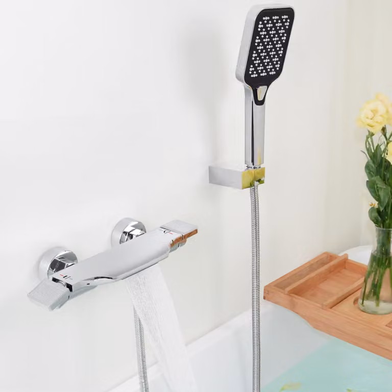 Rubinetto da bagno con doccetta manuale, modello a cascata, in ottone, finitura cromata, confezione singola