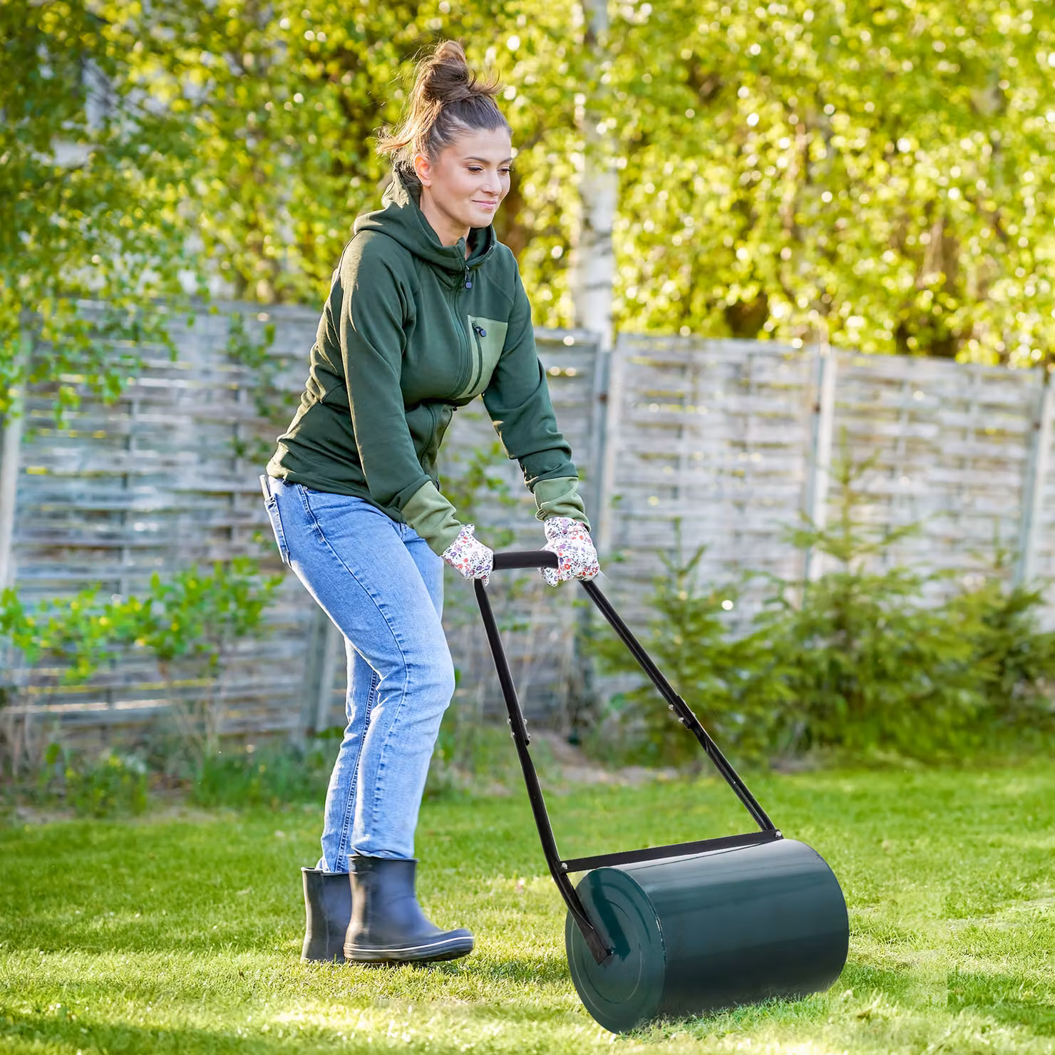 Rullo per prato Outsunny in metallo con lama raschiante, capacità 30L, Verde scuro, L 102 x P 50 x H 30 cm – 2