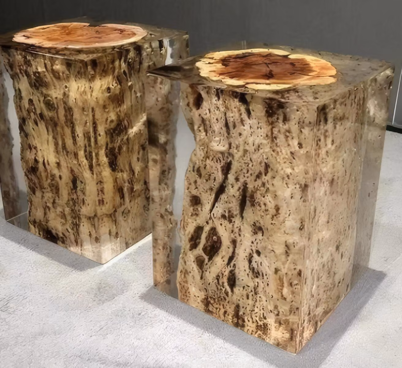 Transparenter Tisch aus Epoxidharz Hocker aus Epoxidharz Designertisch