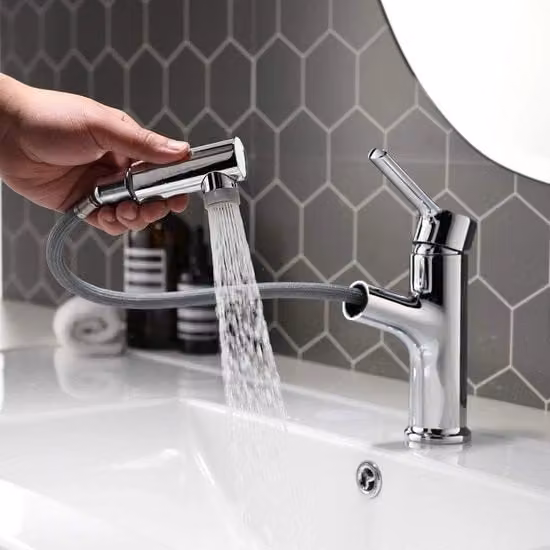 Rubinetto per lavabo monocomando in ottone con doccia estraibile e due tipi di getto, finitura cromata argento
