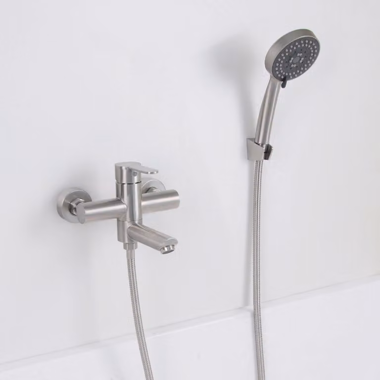 Miscelatore da bagno da montare a parete, con doccetta manuale, finitura nickel, girevole a 90°