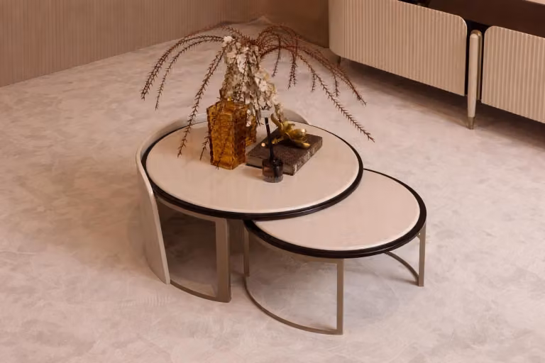 Divano angolare da soggiorno, tavolino rotondo, colore beige