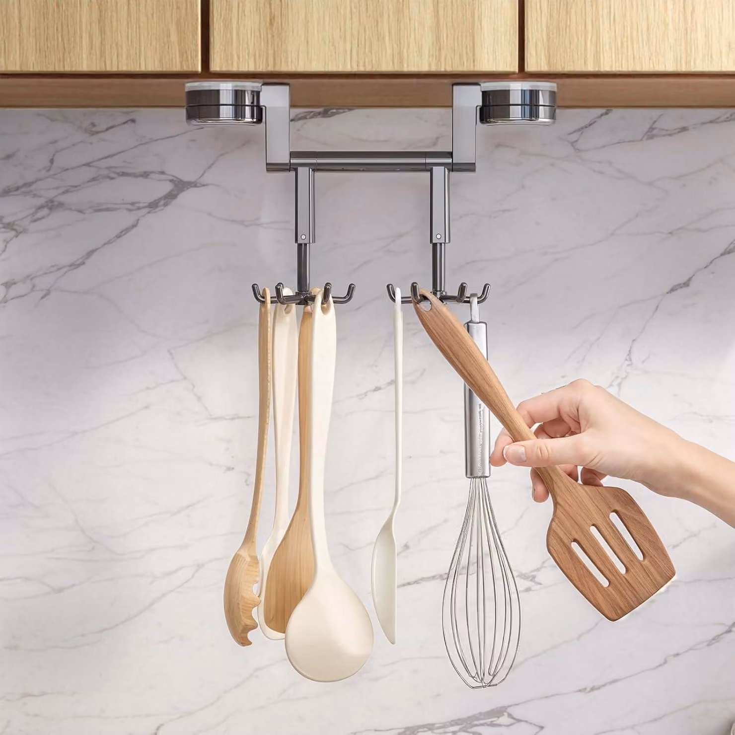 Portaoggetti girevole a 360°, con 12 ganci, adesivo, per utensili da cucina