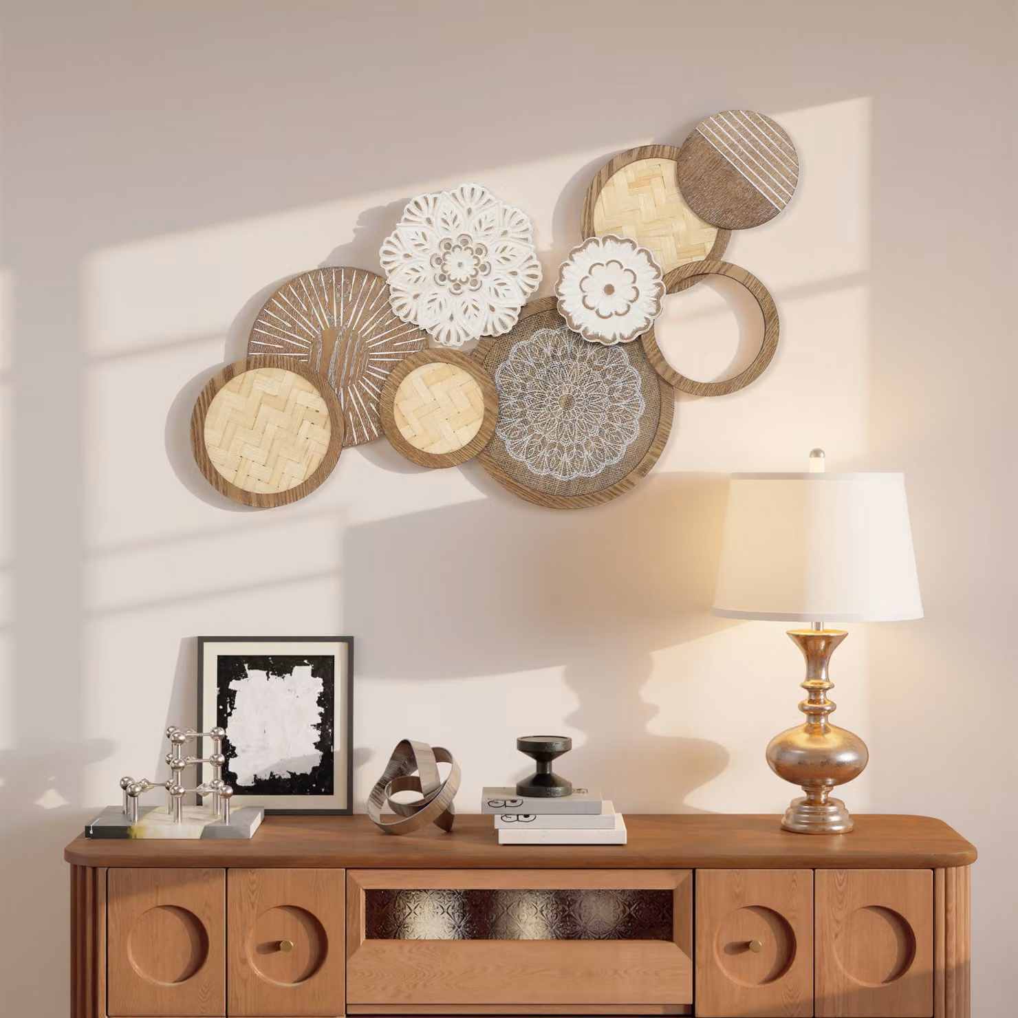 Decorazione murale HOMCOM in legno naturale con design astratto a dischi, colori bianco e marrone, L: 83.8 cm, P: 4.4 cm, H: 44.5 cm – 2