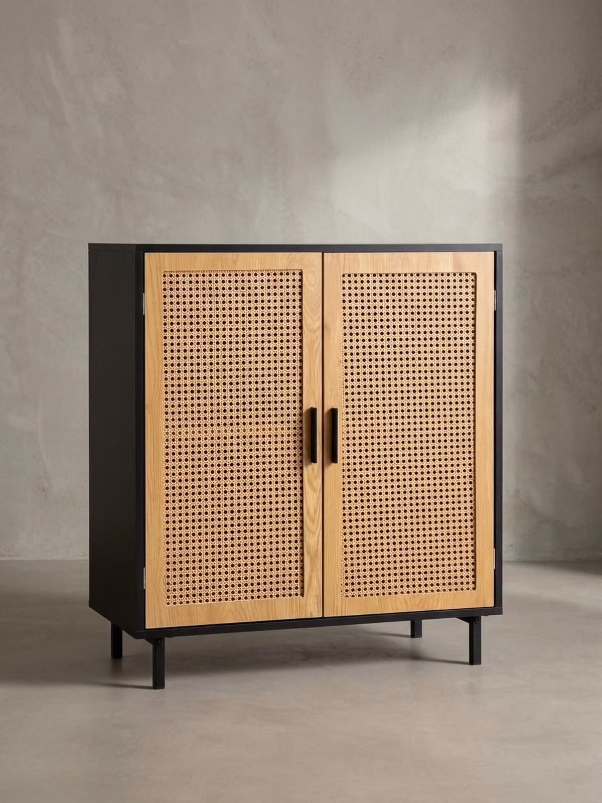 Credenza 80x86,5x40 cm Comò nero con intreccio viennese, Comò alto senza tempo, Armadio a 2 ante per soggiorno, Credenza in rattan