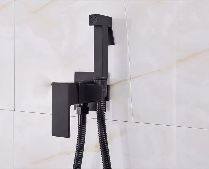 WC, bidet, miscelatore per doccia - montaggio a parete, soffione manuale con pistola a spruzzo - miscelatore per acqua calda/fredda - monocomando - con sistema di potenziamento della pressione - finitura nera opaca