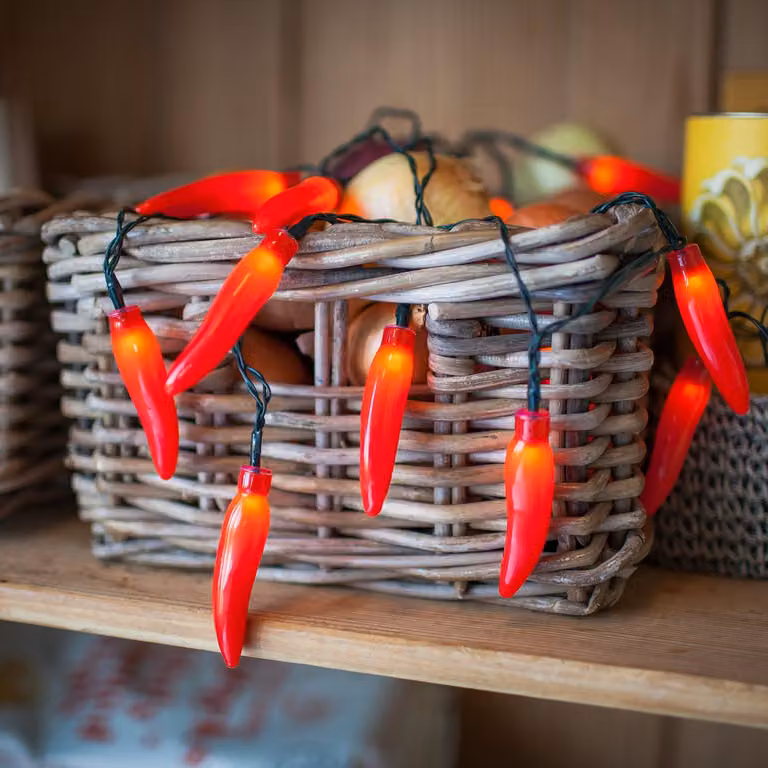 Catena luminosa a LED con 20 peperoncini rossi, lunghezza 2,8 metri, alimentazione a batteria