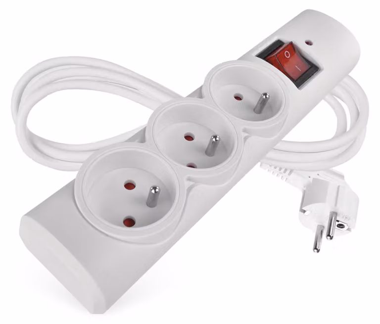 Limitatore di sovratensione EMOS con LED, a tre vie, cavo 1,5 m, prese ruotabili di 45°, interruttore, 2300 W/10 A, per uso interno, bianco, P54013