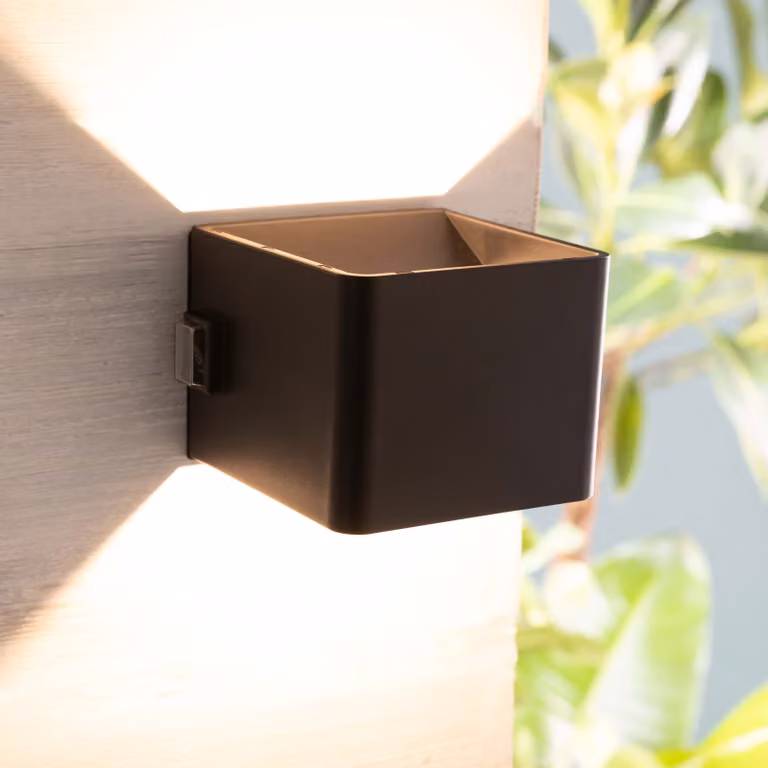 BRILLANTE applique LED portatile nera ISEO per esterni | 300 lm 3000 K | ricaricabile via USB | rilevatore di movimento