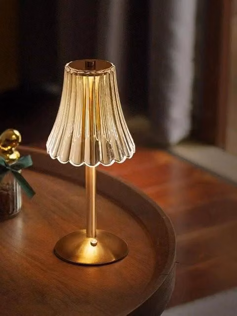 Lampada da Tavolo LED Senza Fili Ricaricabile in Metallo Oro con Controllo Touch e Dimmerabile per Soggiorno e Camera da Letto
