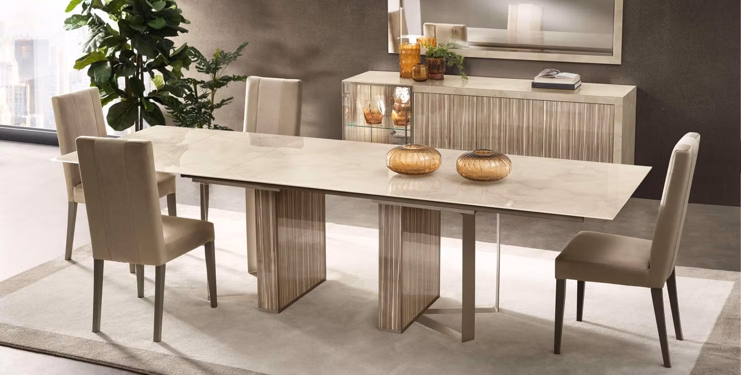 Set da pranzo 5 pezzi Arricchisci la tua sala da pranzo con un tavolo da pranzo e 4 sedie