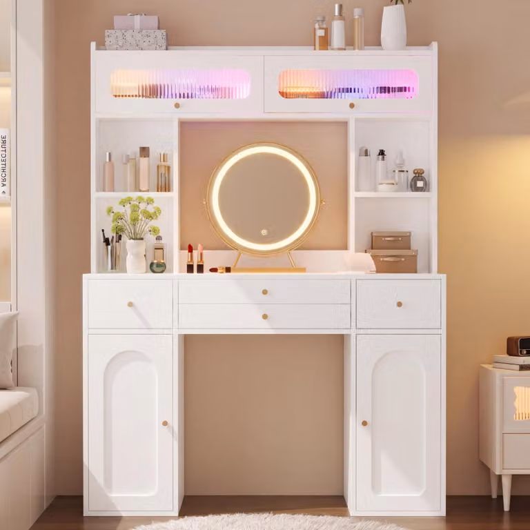 Comò da trucco con luci a LED e specchio, dotato di 4 cassetti, 4 ripiani aperti, 2 vani portaoggetti integrati e 2 ante in vetro con spazio contenitivo