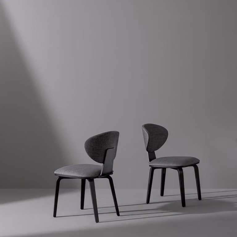Sedia Olos Chair Bonaldo con gambe in legno