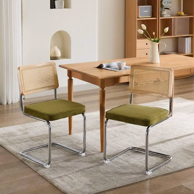 Set di 2 sedie da pranzo Minimal in velluto verde oliva con schienale in rattan e struttura in metallo – 1