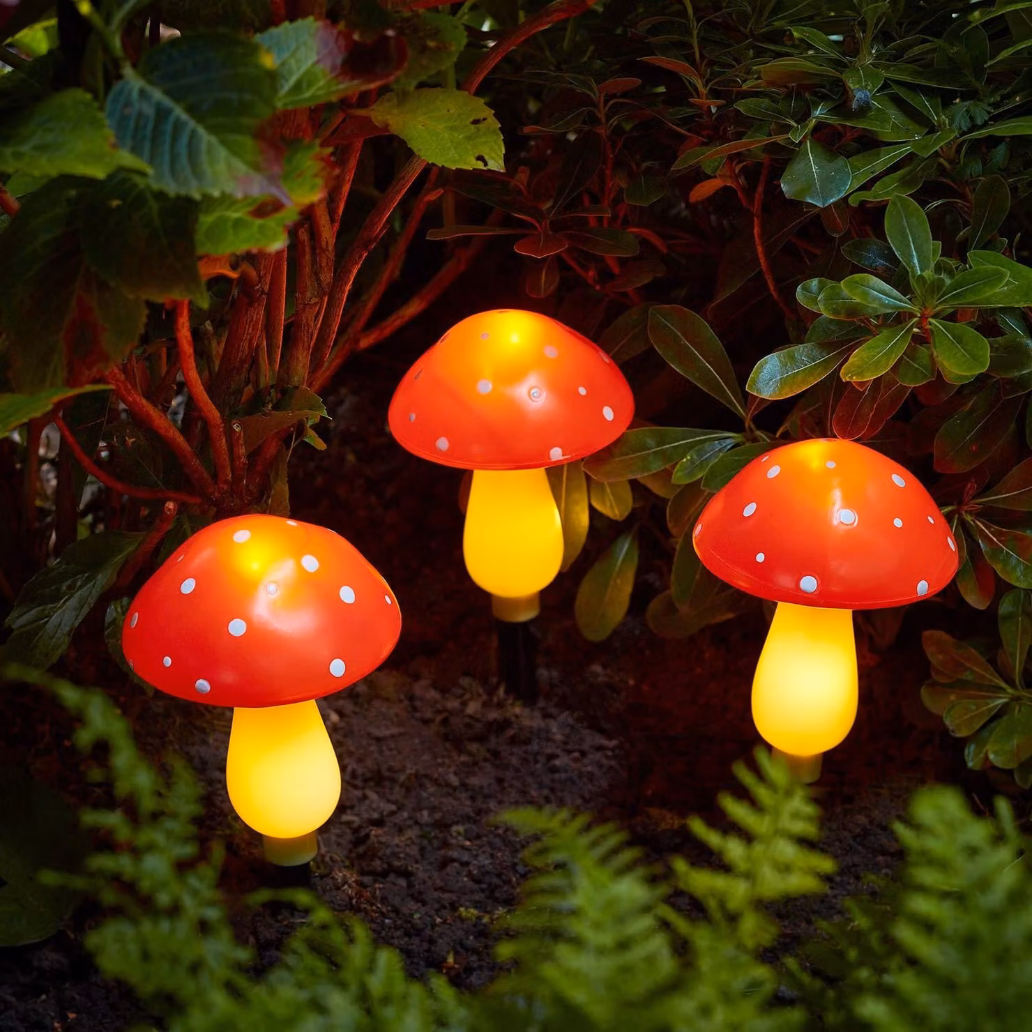 Lights4fun, set di 3 lampade solari a forma di fungo, catena luminosa solare con funghi rossi a pois bianchi, luce bianca calda