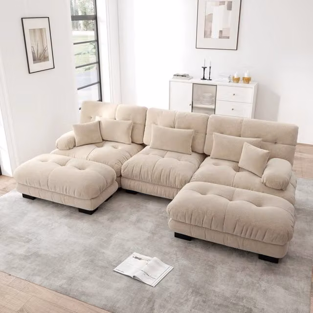 Divano angolare modulare OKWISH reversibile con pouf coordinato in tessuto marrone beige per soggiorno