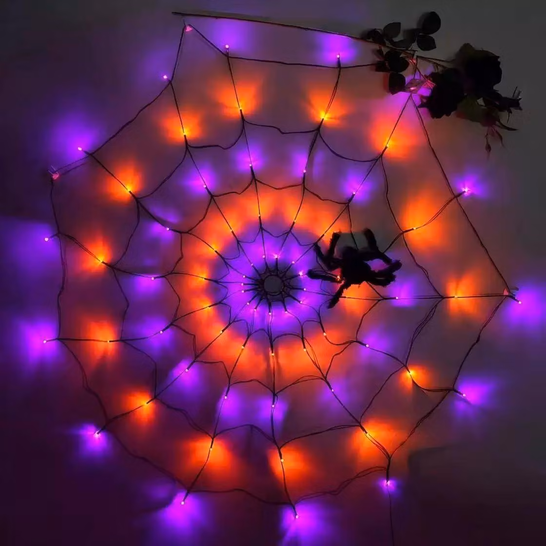 Catena luminosa a LED per Halloween, 70 LED, 1,2 metri, grado di protezione IP44, 8 modalità, alimentazione a batteria, colore lilla e arancione