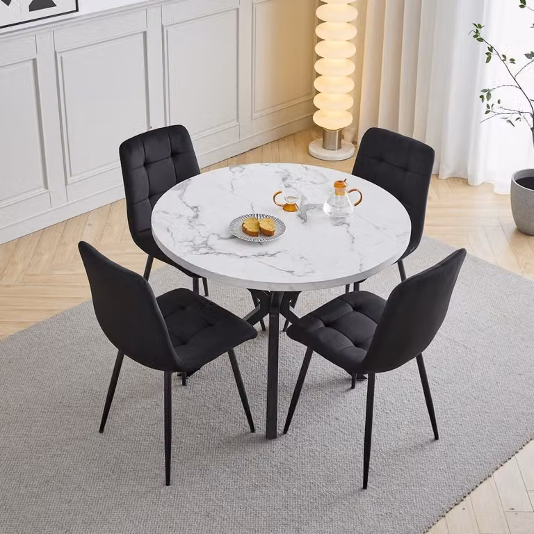 Set da pranzo: 1 tavolo, 4 sedie. Tavolo rotondo da pranzo, diametro 100 cm, aspetto marmo. Sedie in velluto nero