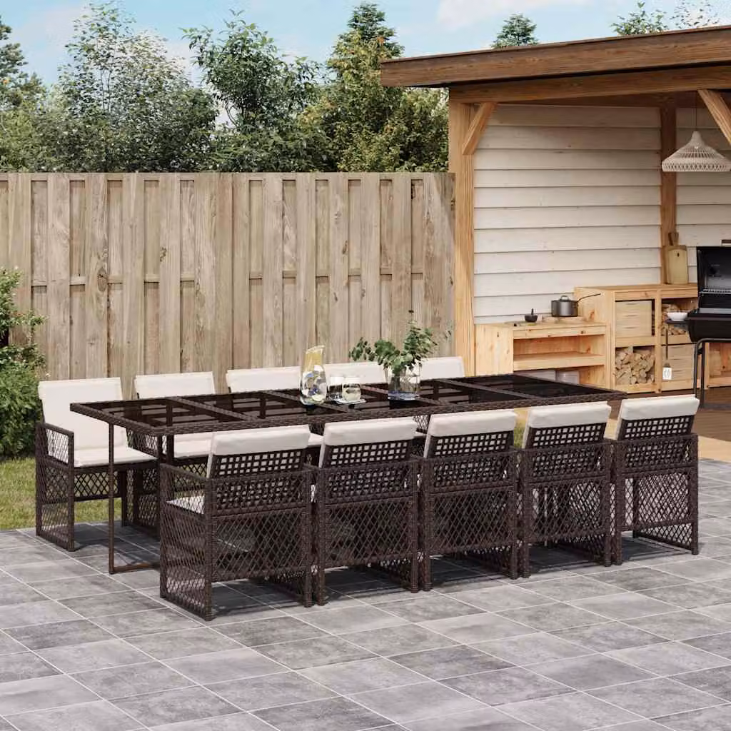 vidaXL Set da Pranzo da Giardino 11 pz in Polyrattan Marrone con Cuscini Bianchi e Tavolo in Vetro – 1