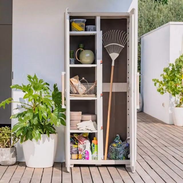 Armadio da esterno Melville DMORA colore Sabbia, mobiletto multiuso per giardino, balcone o garage con ripiani interni e serratura, L: 80 cm, P: 45 cm, H: 180 cm – 1