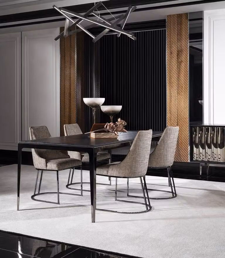 Elegantes schwarzes Esszimmer Set aus Holz mit modernen Stühlen