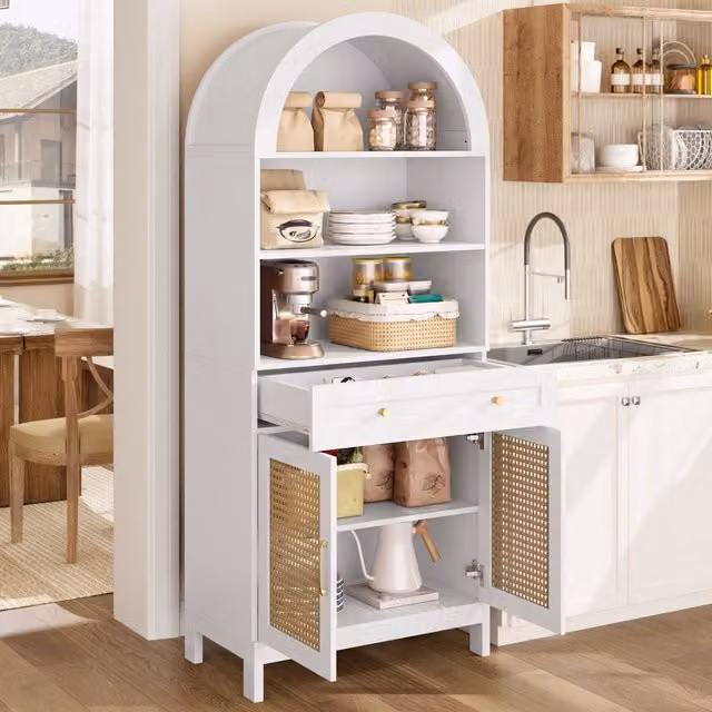 Vetrina Mivray in stile boho con ante in rattan e cassetto, bianco opaco, L 70 cm x P 40 cm x H 170 cm