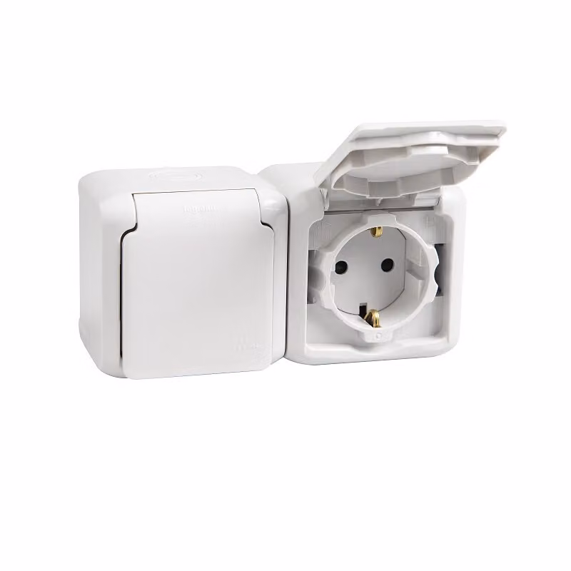 Presa a muro doppia 16 A, a parete, impermeabile IP44, con coperchio grigio - Legrand Forix 782394.
