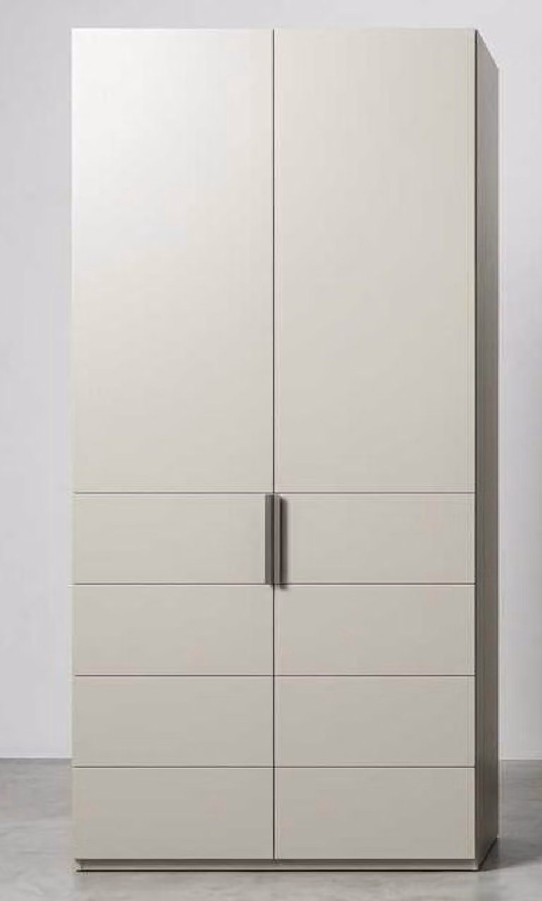 Armadio beige moderno, elegante, per camera da letto. Parete attrezzata per camera da letto