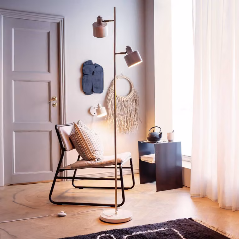 Dyberg Larsen Lampada da terra di design Ocean, Crema / Ambra, Soggiorno / Sala da pranzo, Metallo, Scandinavo, Lampada da terra