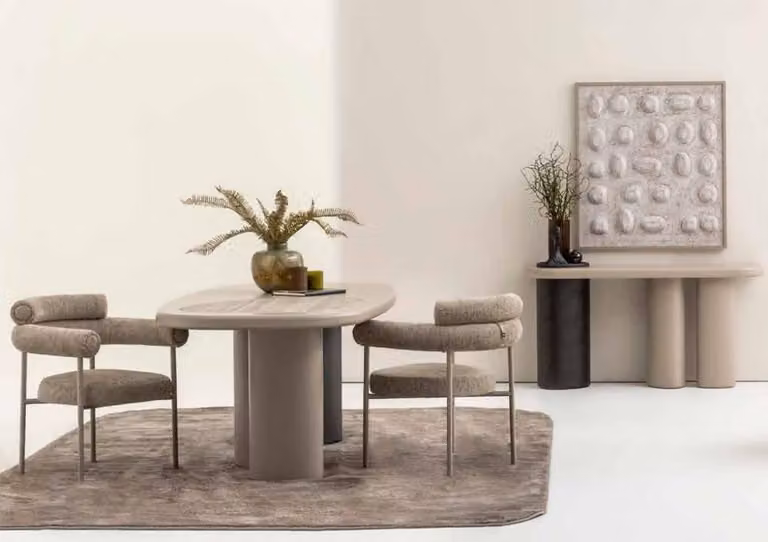 Mobili per il soggiorno: tavolo da pranzo + 2 sedie. Elegante consolle in legno, set da 4 pezzi