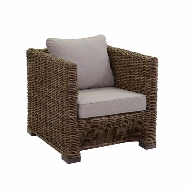 Set da giardino e soggiorno Vacchetti in rattan grigio con divano a 3 posti, poltrona e tavolino da caffè con cuscini inclusi – 2