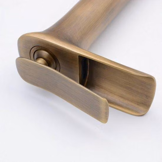 Rubinetto con tubo flessibile per il bagno, soffione doccia, rubinetteria