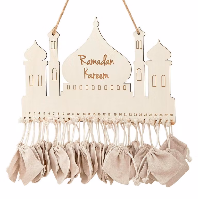 Calendario del Ramadan 2026 con 30 sacchetti in tessuto, chiusura in legno, design da 40x26,5 cm
