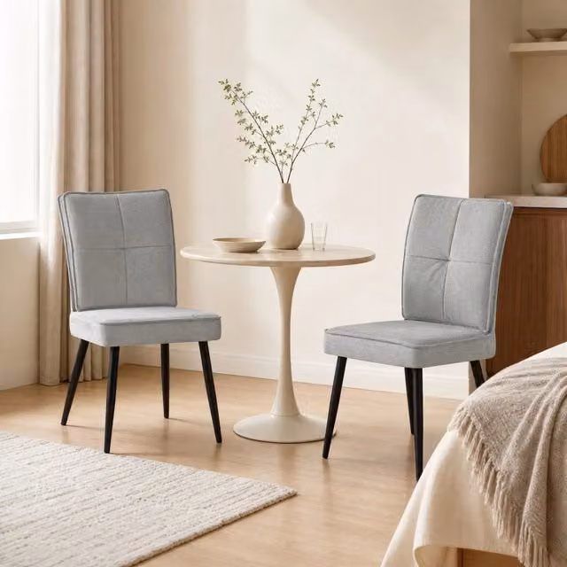 Set di 2 sedie da pranzo ULEVR imbottite in ciniglia pied de poule grigio chiaro con gambe in metallo nero