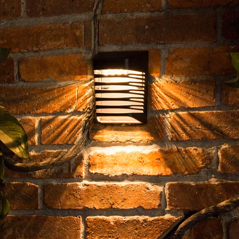 Lampada da parete solare per esterni, modello FL2, marca Myers Power