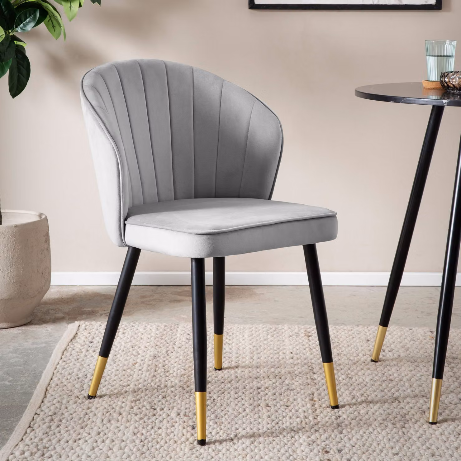 WOHNLING Set di 2 sedie da sala da pranzo in velluto grigio Sedia da cucina con gambe in metallo Sedia a guscio Sedia imbottita scandinava con rivestimento in tessuto Sedia imbottita