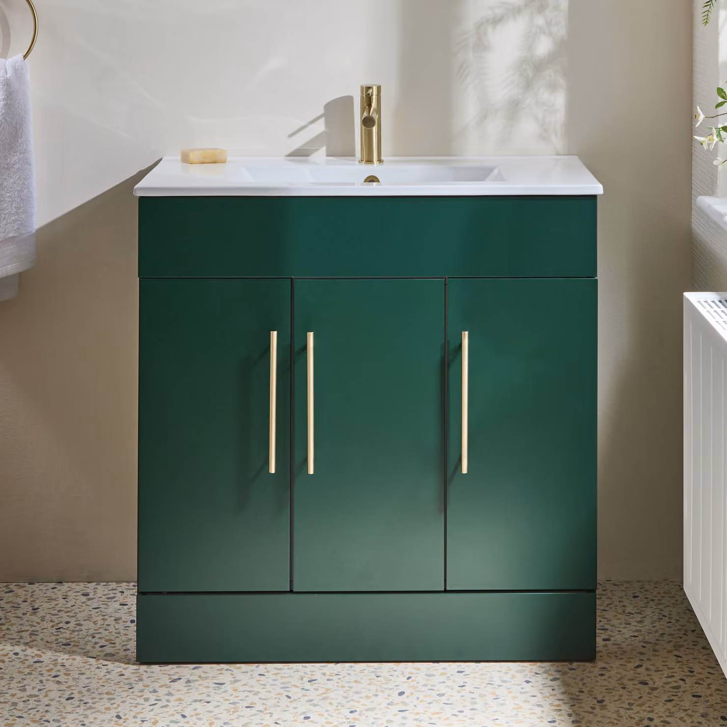 Mobile Bagno a Terra Verde Scuro da 810mm con Lavabo e Maniglie con Barra a T in Oro Satinato - Cluo