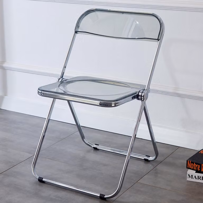 Sedia pieghevole in acrilico trasparente con struttura in cromo, colore grigio fumé