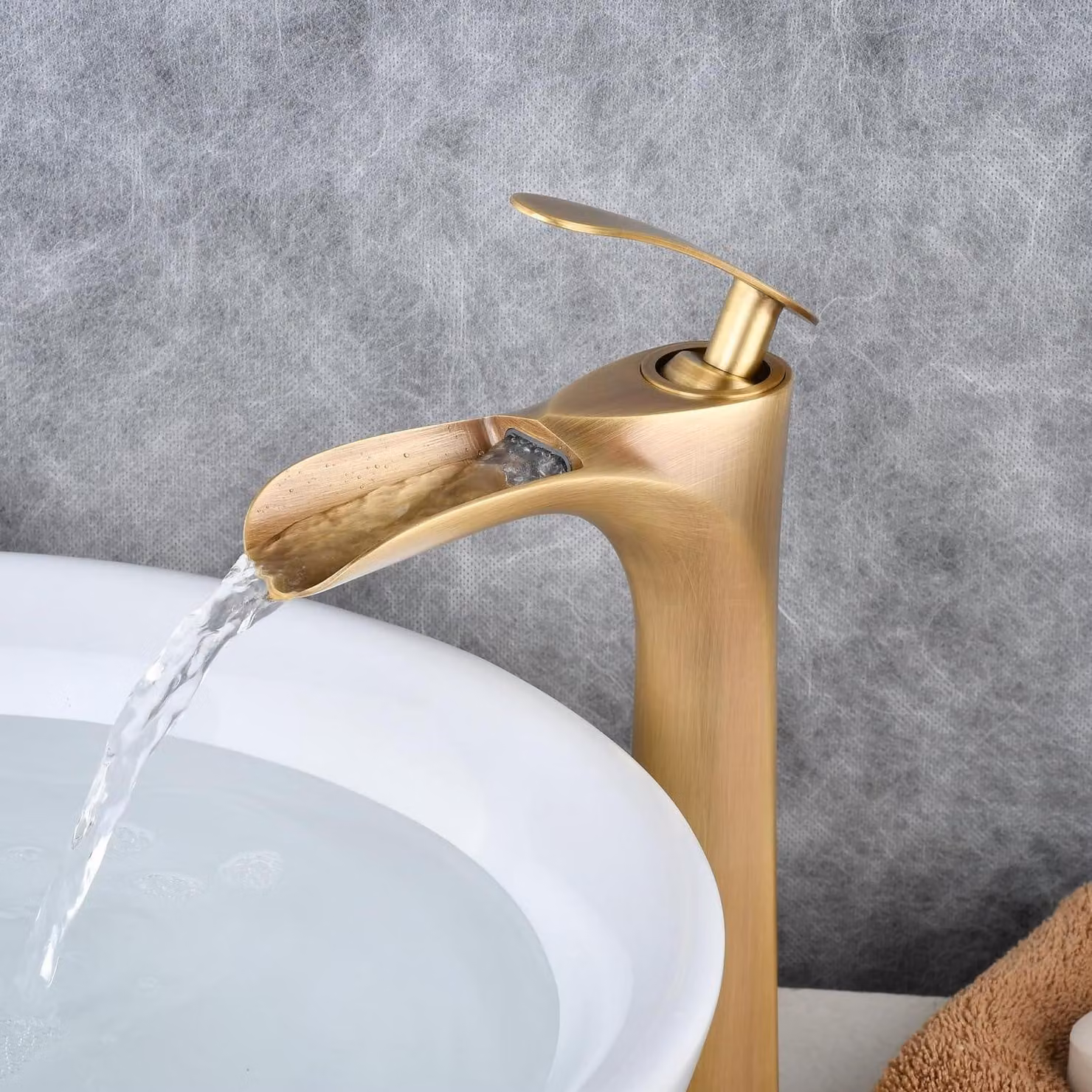 Rubinetto da bagno in ottone anticato, modello cascata, monoblocco, con una sola maniglia