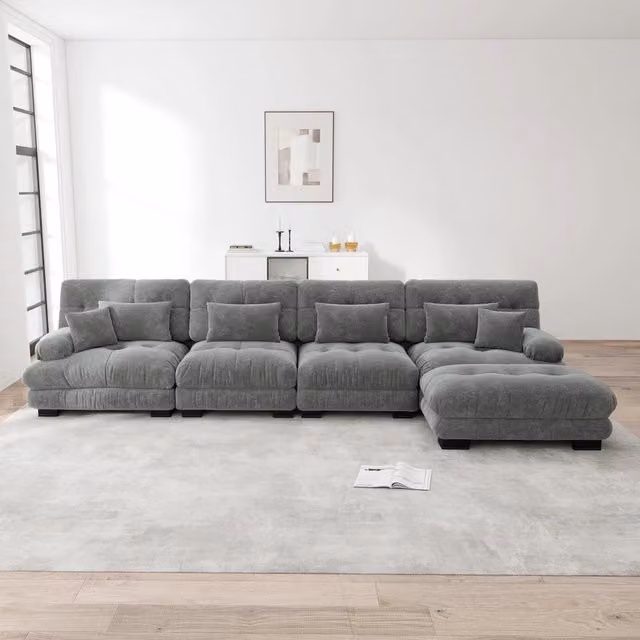 Divano Angolare Modulare 4 Posti Minimal in Chenille Grigio con Poggiapiedi e Cuscini