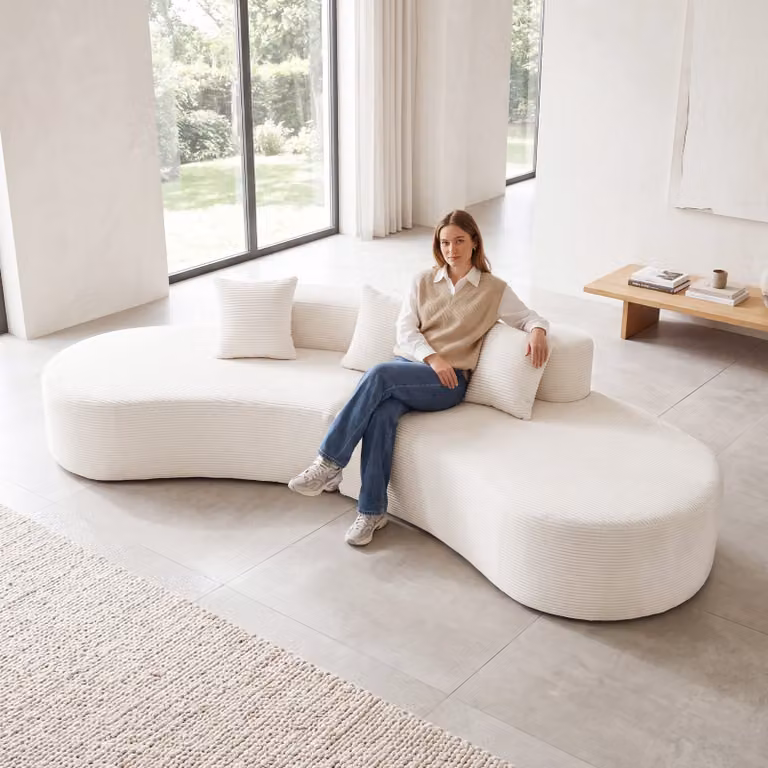 Divano modulare Costway a 5 posti in velluto bianco con forma a U, imbottito con schiuma ad alta elasticità e 3 cuscini inclusi