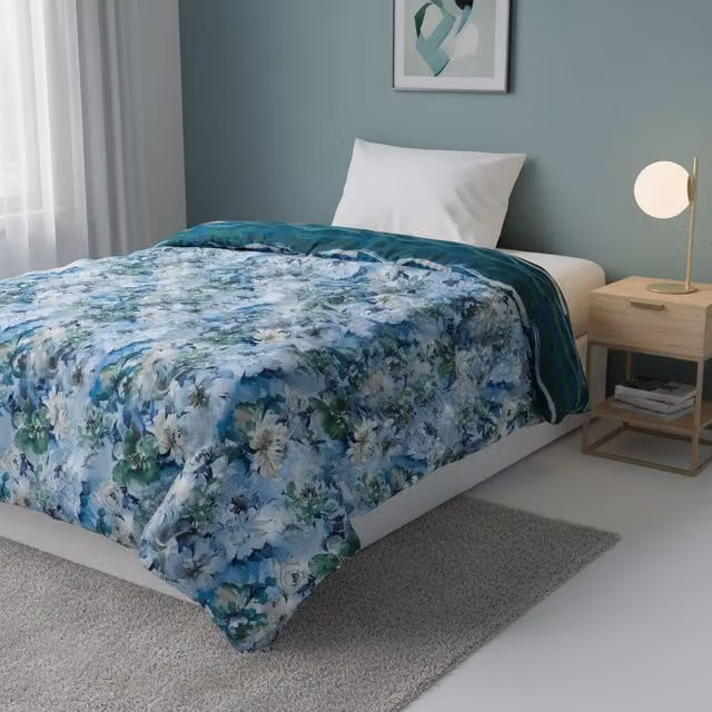 Trapunta KASANOVA 1 piazza e mezza reversibile a fiori e righe blu per adulti