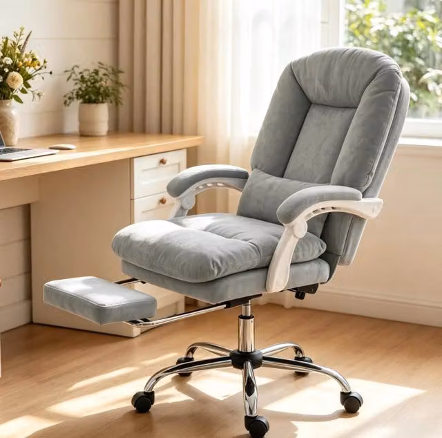 Sedia da ufficio ergonomica in velluto con schienale inclinabile e poggiapiedi estraibile, altezza regolabile, colore grigio chiaro
